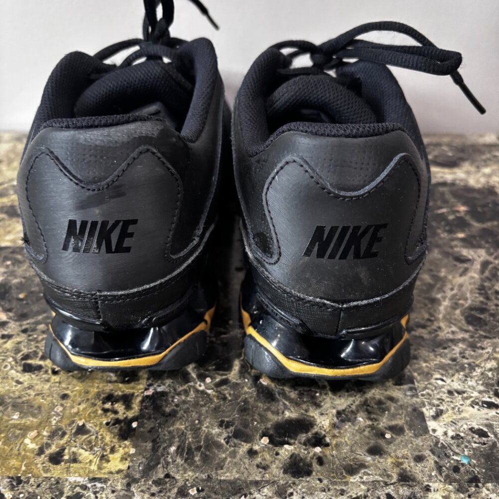 Nike Men's Reax 8 TR Sneakers Black/Gold SZ: 9 - Picture 10 of 16